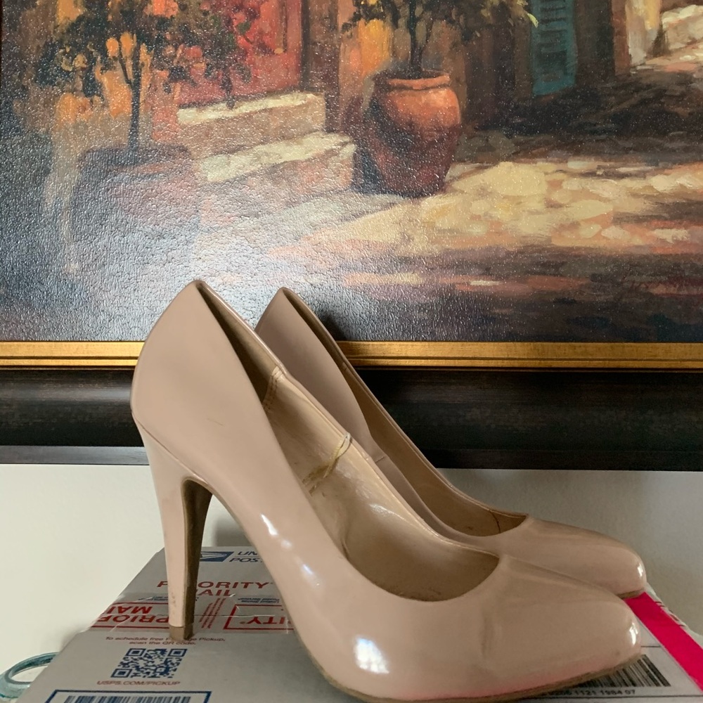 ⭐️ SOLD⭐️ Nude Heels